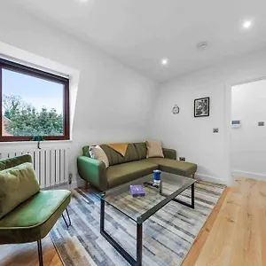 Serviced Apt In Central Lr3 London
